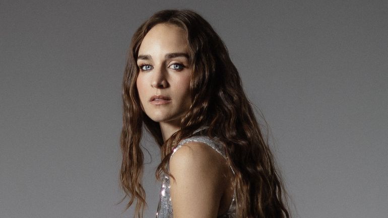 Typh Barrow annonce "Close To Me" : un nouveau single sensuel après cinq ans d’absence