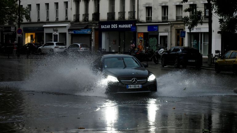 Inondations, trains à l'arrêt, coupures de courant : les conséquences de la vague d'orages qui traverse la France