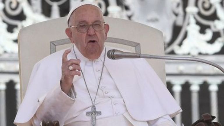 Le pape emploie de nouveau un mot insultant pour les gays