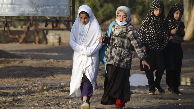 Afghanistan : les filles de plus de 12 ans de retour à l'école mais sous conditions