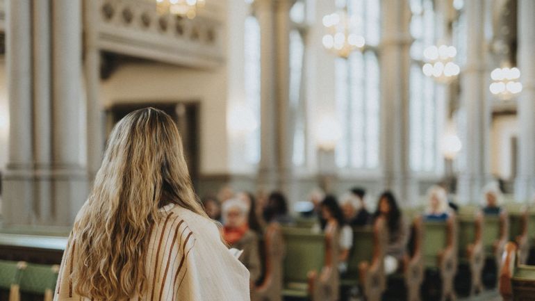 Femmes diacres et hommes mariés prêtres : une idée qui étonne ou réjouit les membres du clergé