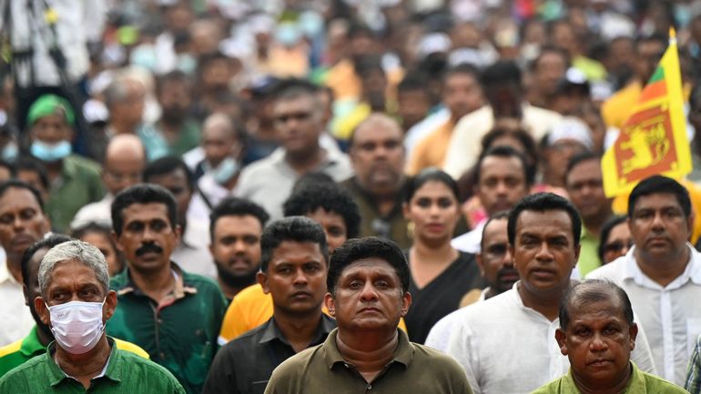 Crise au Sri Lanka : le chef de l'opposition retire sa candidature à l'élection présidentielle