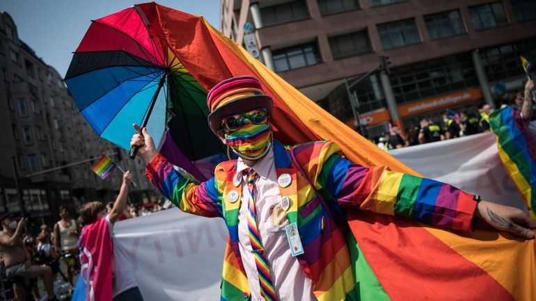 Berlin : des milliers de personnes rassemblées pour le Christopher Street Day, qui célèbre les droits des LGBTQI +