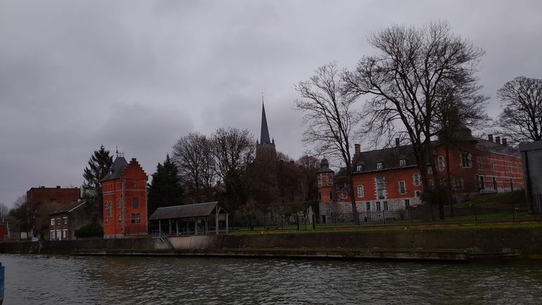 Météo en Belgique : temps gris et venteux ce lundi, avec un peu de bruine et quelques flocons en Ardenne