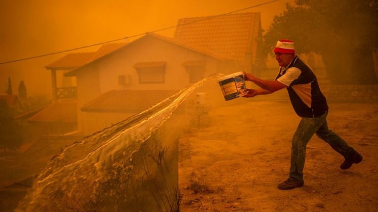 Les incendies en Grèce révèlent des 
