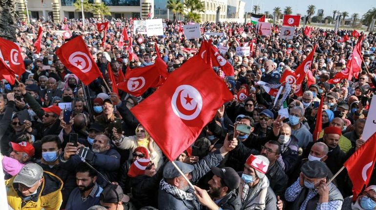 Manifestation à Tunis après que le président Saied étende son pouvoir sur le système judiciaire