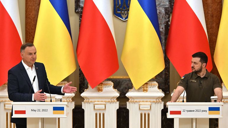 Guerre en Ukraine : le président polonais plaide pour une entrée de l'Ukraine dans l'Union européenne et l'arrêt du commerce 