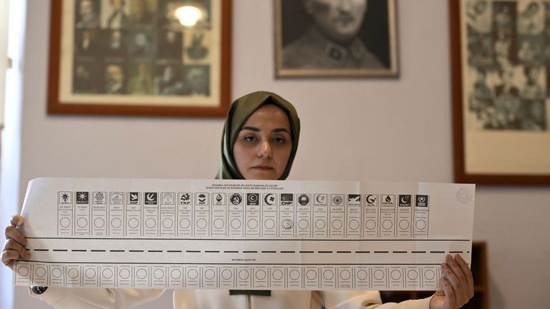 Élections municipales en Turquie : premières tendances favorables à l'opposition à Istanbul et Ankara