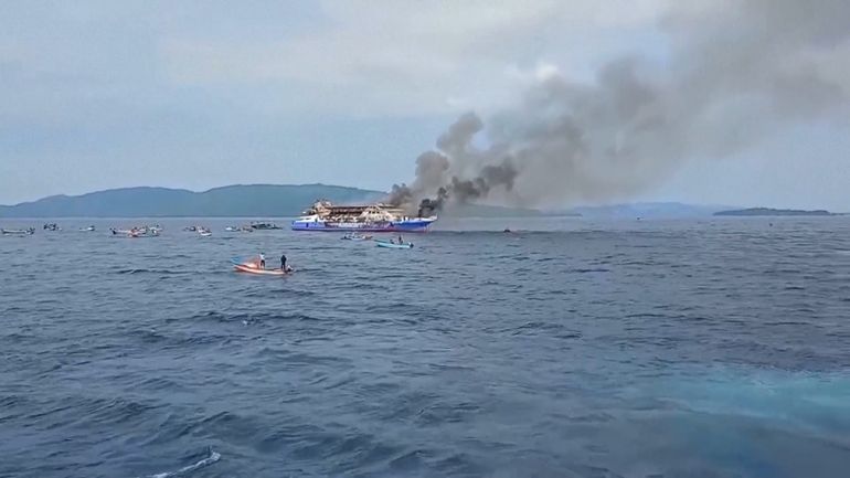 Indonésie : cinq morts dans l'incendie d'un ferry, près de 300 personnes secourues