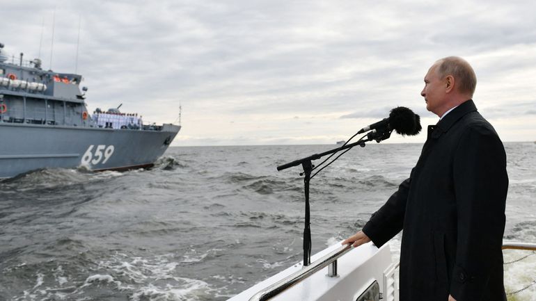 Poutine vante la flotte russe, capable de détruire 