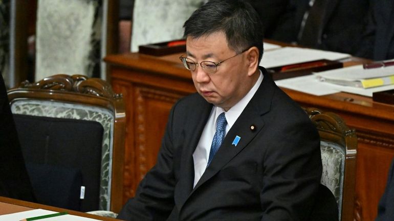 Japon : quatre ministres, dont le secrétaire général du gouvernement, ont démissionné en raison d'un scandale de fraude financière