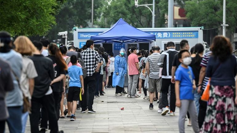 Pékin reporte la réouverture des écoles après une nouvelle vague de Covid