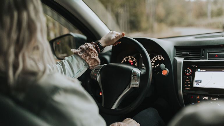 Femmes au volant : une majorité de conductrices dit subir des comportements sexistes et agressifs
