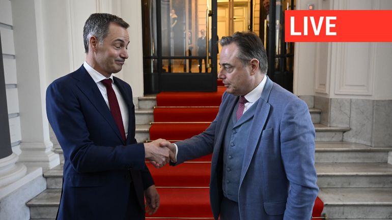 Direct : Bart De Wever et Alexander De Croo échangent une poignée de mains lors de la passation de pouvoir