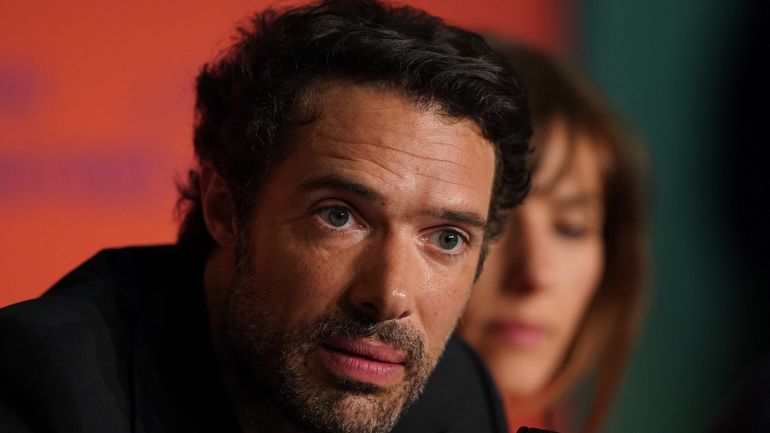 Violences sexuelles : Nicolas Bedos, condamné à un an de prison, renonce à aller en appel 