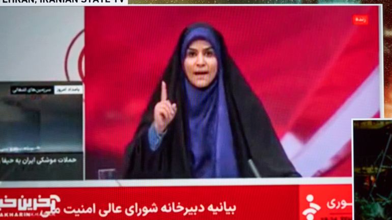 Guerre au Proche-Orient : après une frappe israélienne sur la télé d'État iranienne, une présentatrice érigée en icône