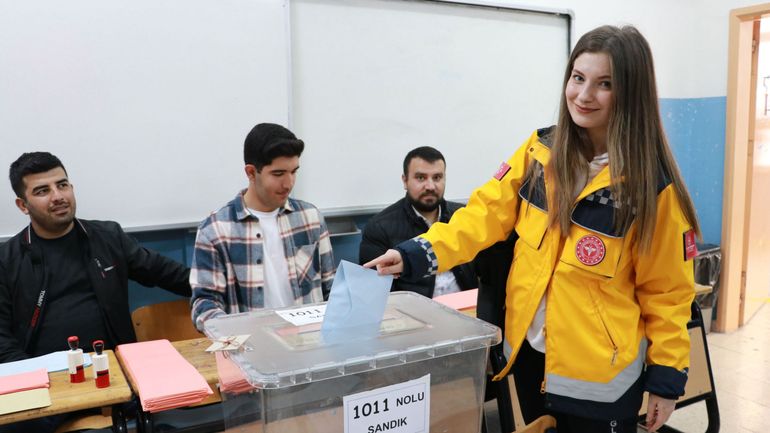Turquie : les bureaux de vote pour les élections municipales ont ouvert, un test pour Erdogan