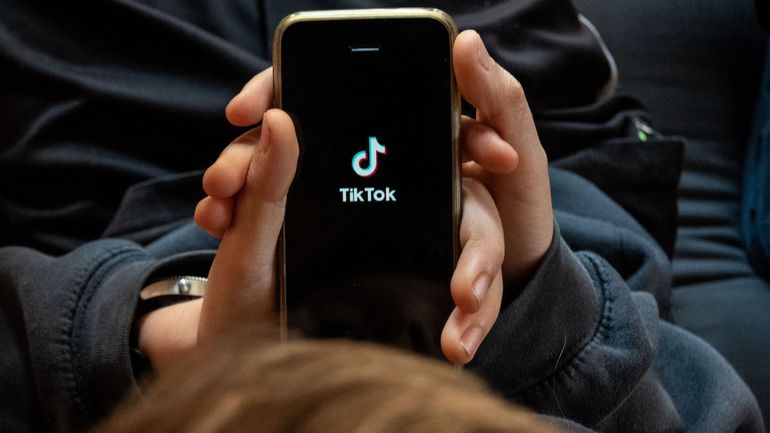 L'Albanie bannit TikTok : une réponse efficace ou une solution simpliste ?