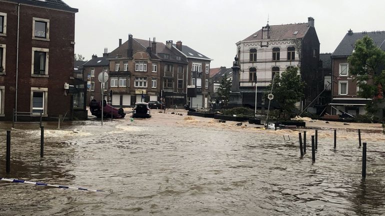 Inondations en Belgique : routes fermées et bus à l'arrêt, la Flandre aussi durement touchée