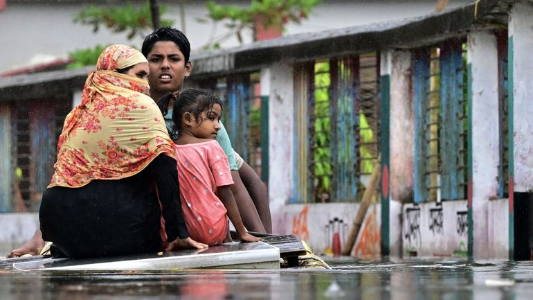 Le bilan des inondations au Bangladesh monte à une cinquantaine de morts et des millions de personnes affectées