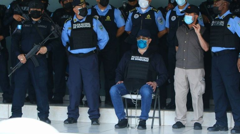 Honduras: réclamé par la justice pour trafic de drogue, l'ex-président Hernandez sera extradé aux Etats-Unis