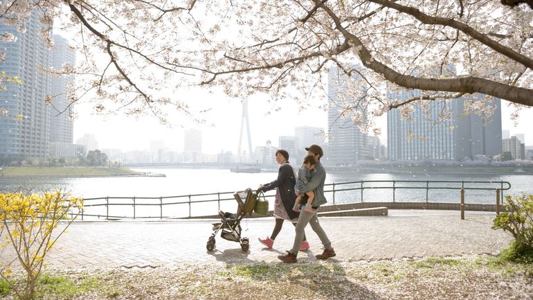 Le Japon offre un million de yens par enfant aux familles qui acceptent de quitter Tokyo