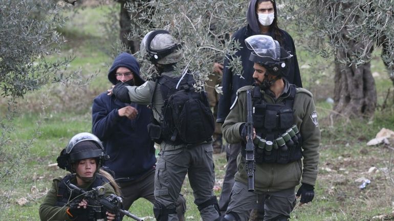 Arrestation de quatre Palestiniens soupçonnés d'une attaque ayant tué un colon israélien
