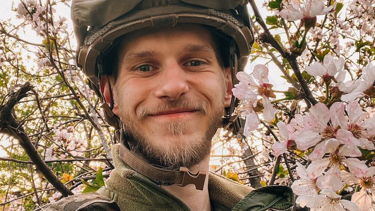 Guerre en Ukraine : l'histoire du soldat-photographe d'Azovstal capturé par les Russes et qui a confié ses photos aux internautes