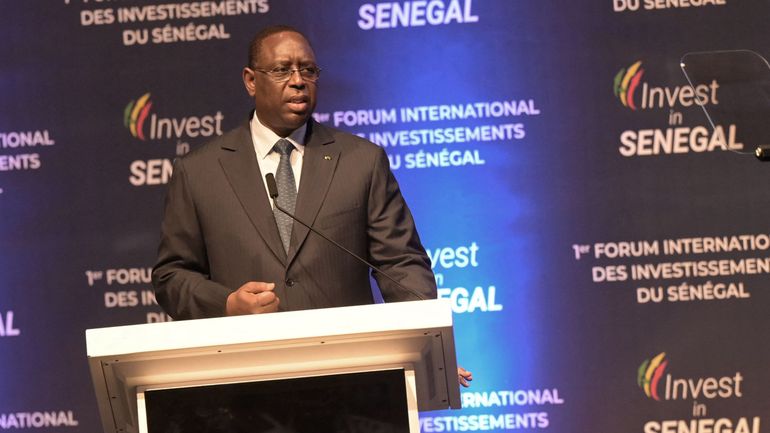 Le président sénégalais dissout le gouvernement à l'approche des élections