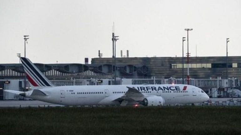 Nouvelles alertes à la bombe dans 14 aéroports français, trois évacués