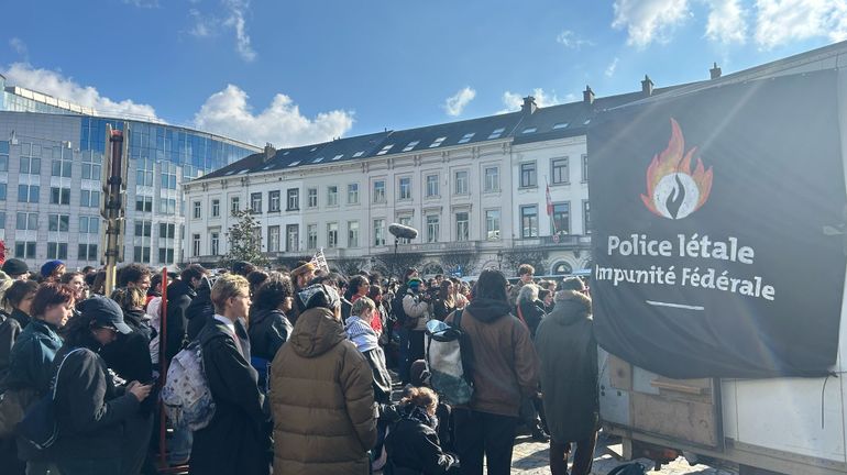 Près 1500 manifestants défilent à Bruxelles contre les violences policières