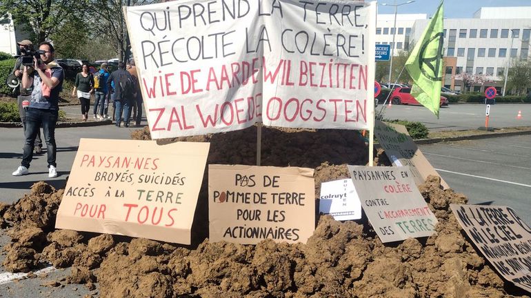 Les agriculteurs se mobilisent contre la stratégie d'achat de terres agricoles de Colruyt