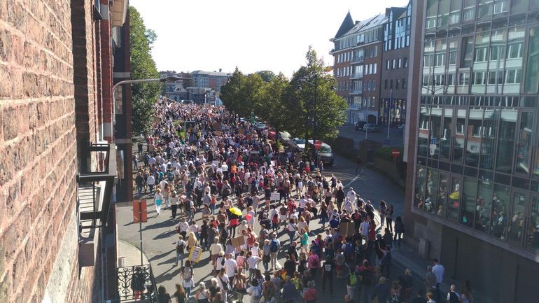 Coronavirus: 5000 manifestants dans les rues de Namur contre le Covid safe ticket et les mesures sanitaires