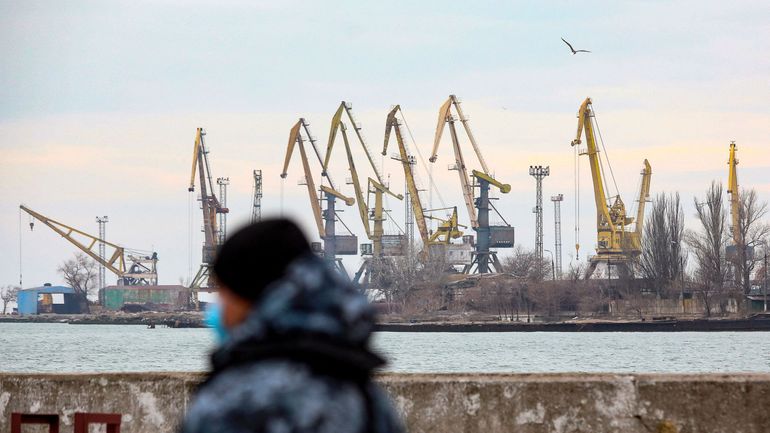 Guerre en Ukraine : le port stratégique de Marioupol, dans l'est, 