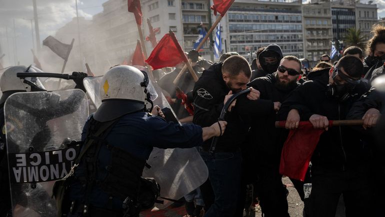 Grèce : des milliers d'étudiants manifestent à Athènes contre 