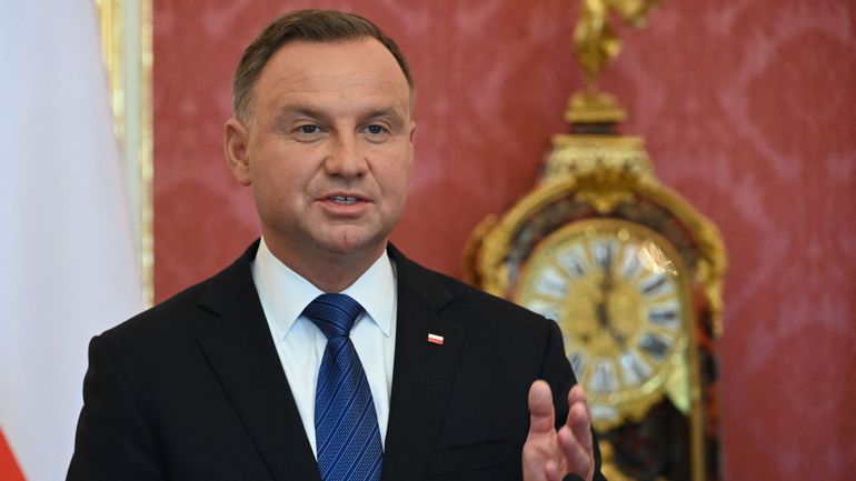 En Pologne, le président refuse de signer la loi controversée sur les médias : 
