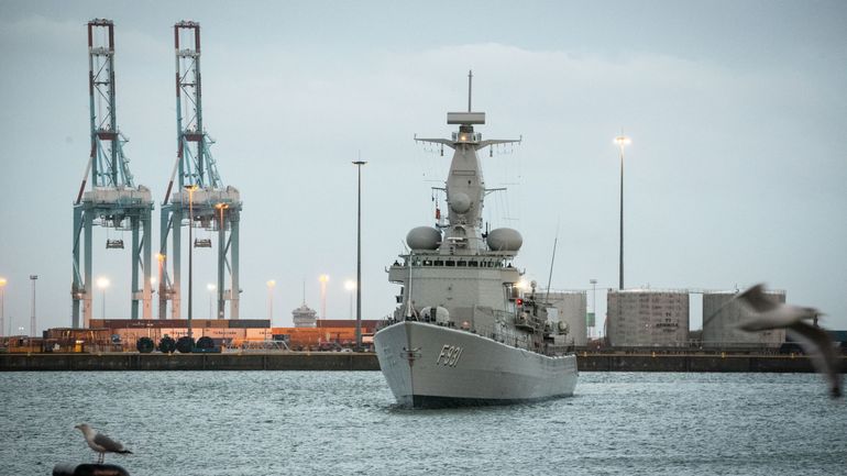 Un navire de la marine néerlandaise a perdu 4.000 litres d'huile de moteur