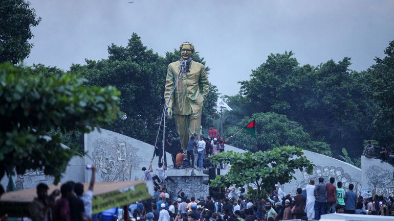 Bangladesh : le président libère la cheffe de l'opposition, des manifestants emprisonnés, l'UE appelle à une transition pacifique