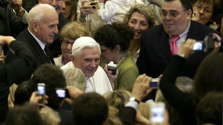 L'ex-pape Benoît XVI dans un état 