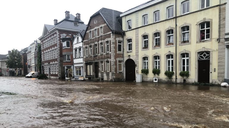 De nombreuses archives congelées pour éviter leur dégradation après les inondations en Wallonie