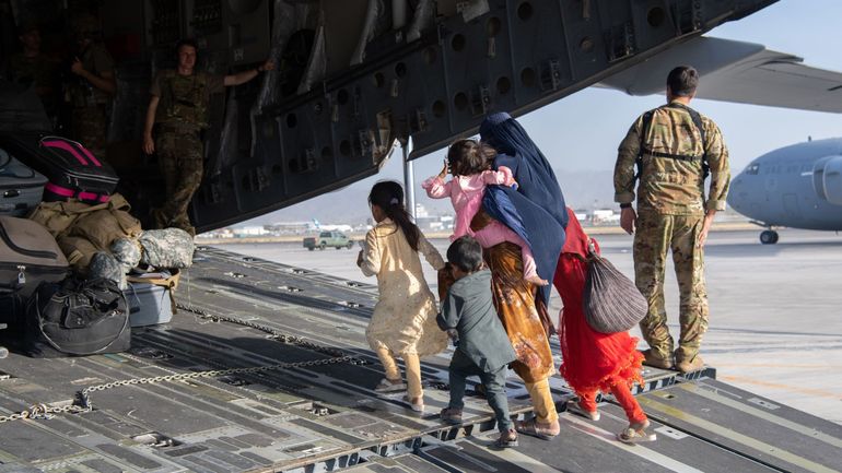 Talibans au pouvoir en Afghanistan : septante personnes vont être évacuées par la Belgique