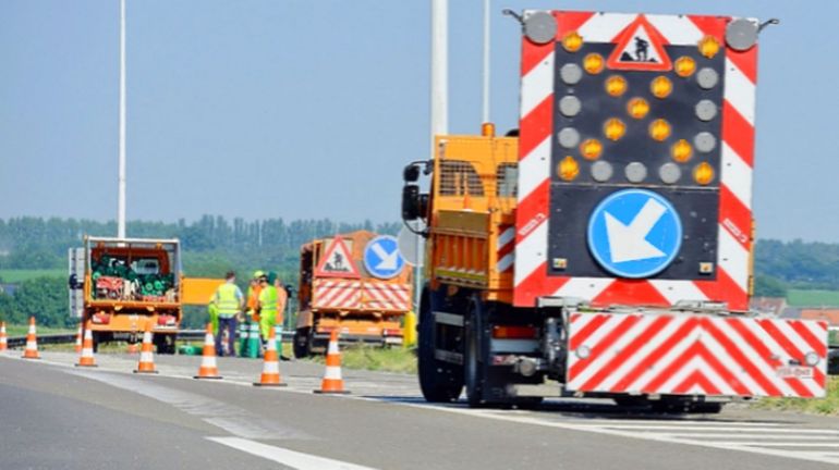 Chaussée fermée à Tournai suite à un soulèvement de chaussée : des embarras de circulation à prévoir