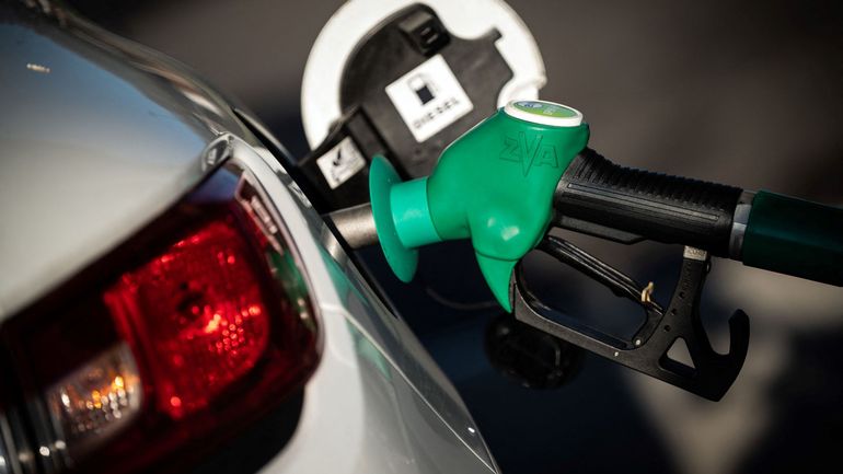 Le litre de carburant bientôt à 1,50 euro en France : comment est-ce possible ? Et chez nous ?