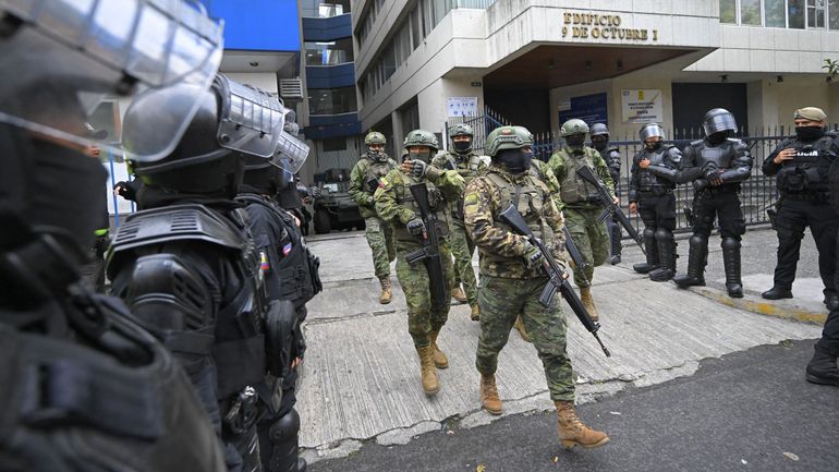 Crise diplomatique : le Mexique rompt avec l'Equateur, après une irruption policière dans son ambassade