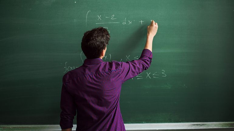 Débat : les enseignants ne donnent pas assez cours ?
