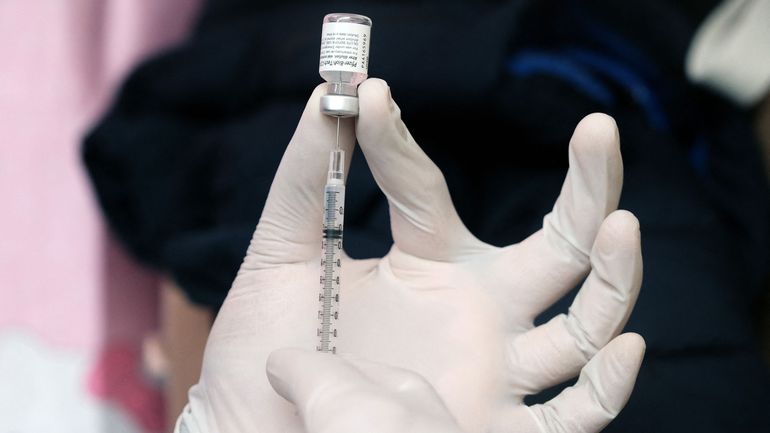 USA : une 3ème dose du vaccin Pfizer pour les 65 ans et plus est recommandée par un comité de la FDA