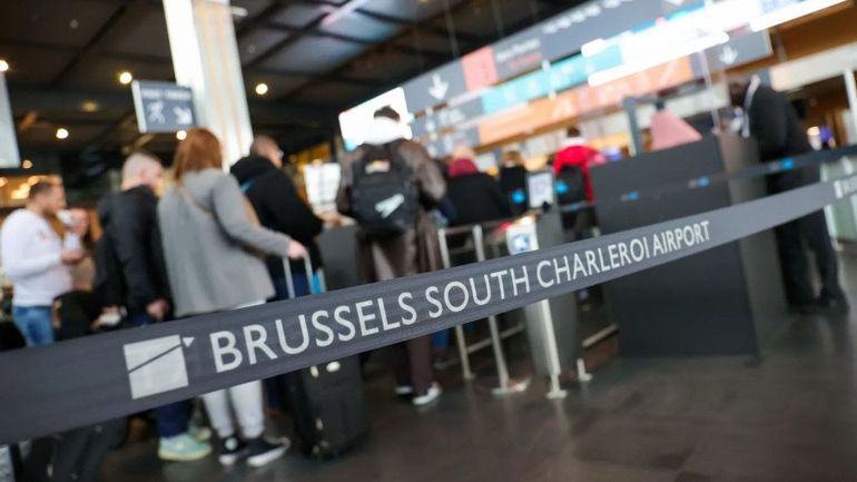 Après les interminables files de la veille, la situation s'est améliorée ce lundi, à l'aéroport de Charleroi
