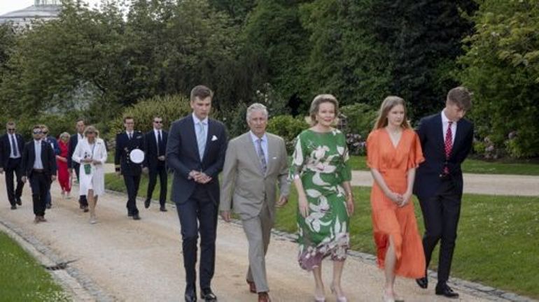 Le roi Philippe fête ses 10 ans de règne par une garden-party ensoleillée avec 600 Belges