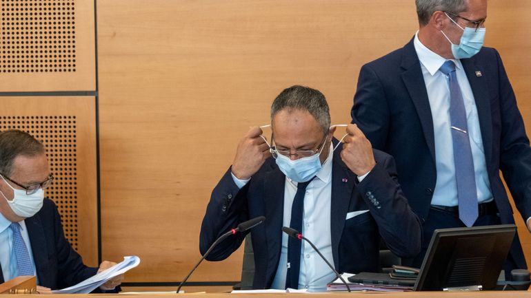 Hausse des cas Covid: le Parlement bruxellois repasse en code orange et réimpose le port du masque en son sein