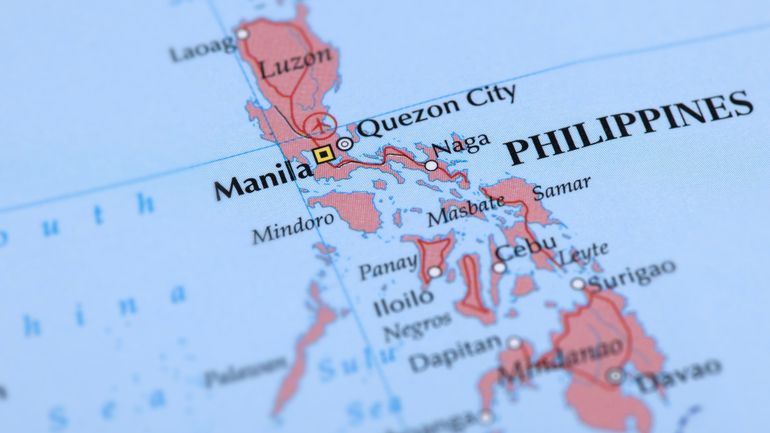 Philippines : un autocar fonce sur des voitures immobilisées à un péage, dix morts et 37 blessés à déplorer